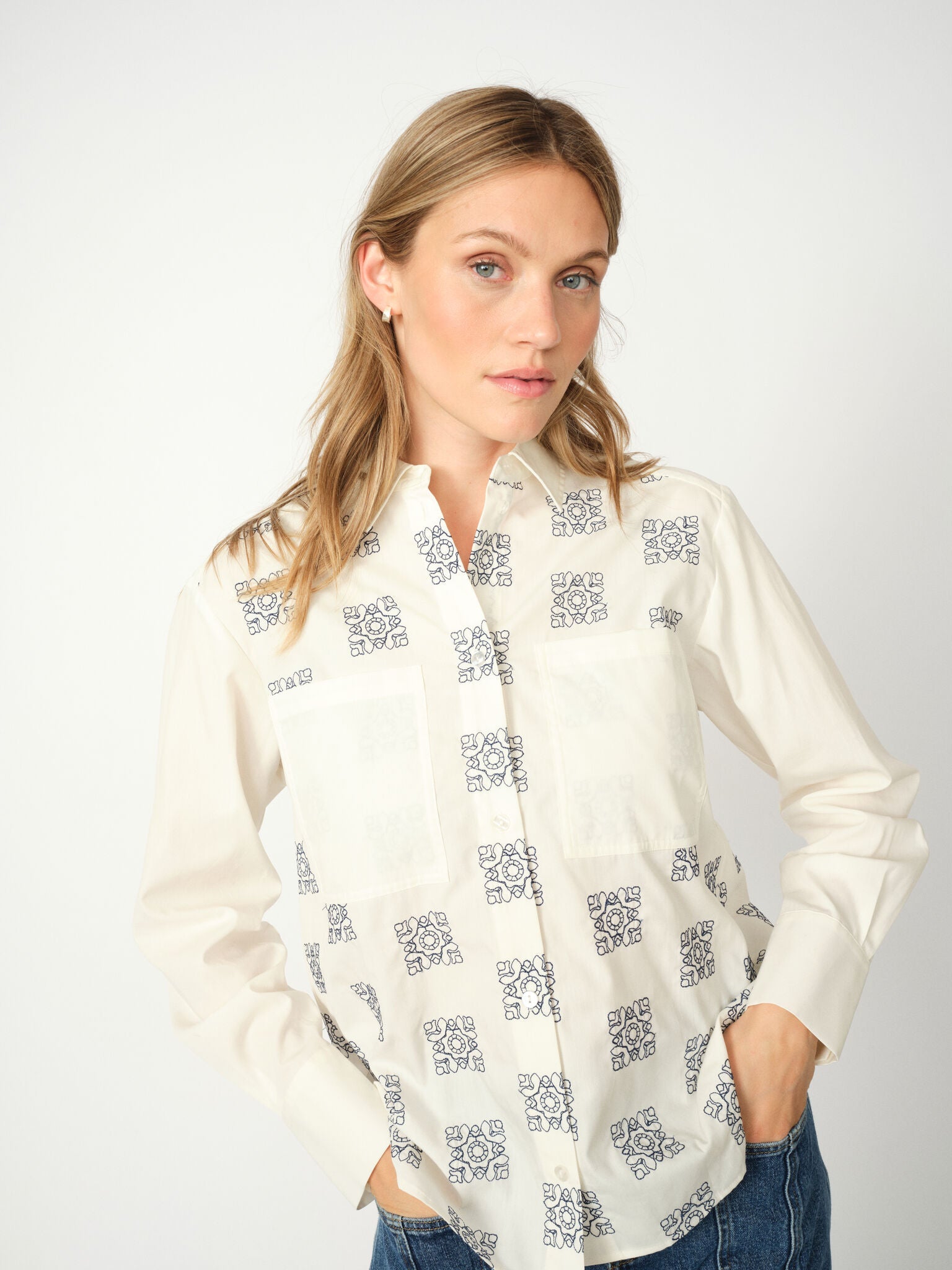 Modelshot / Ecru / Detail